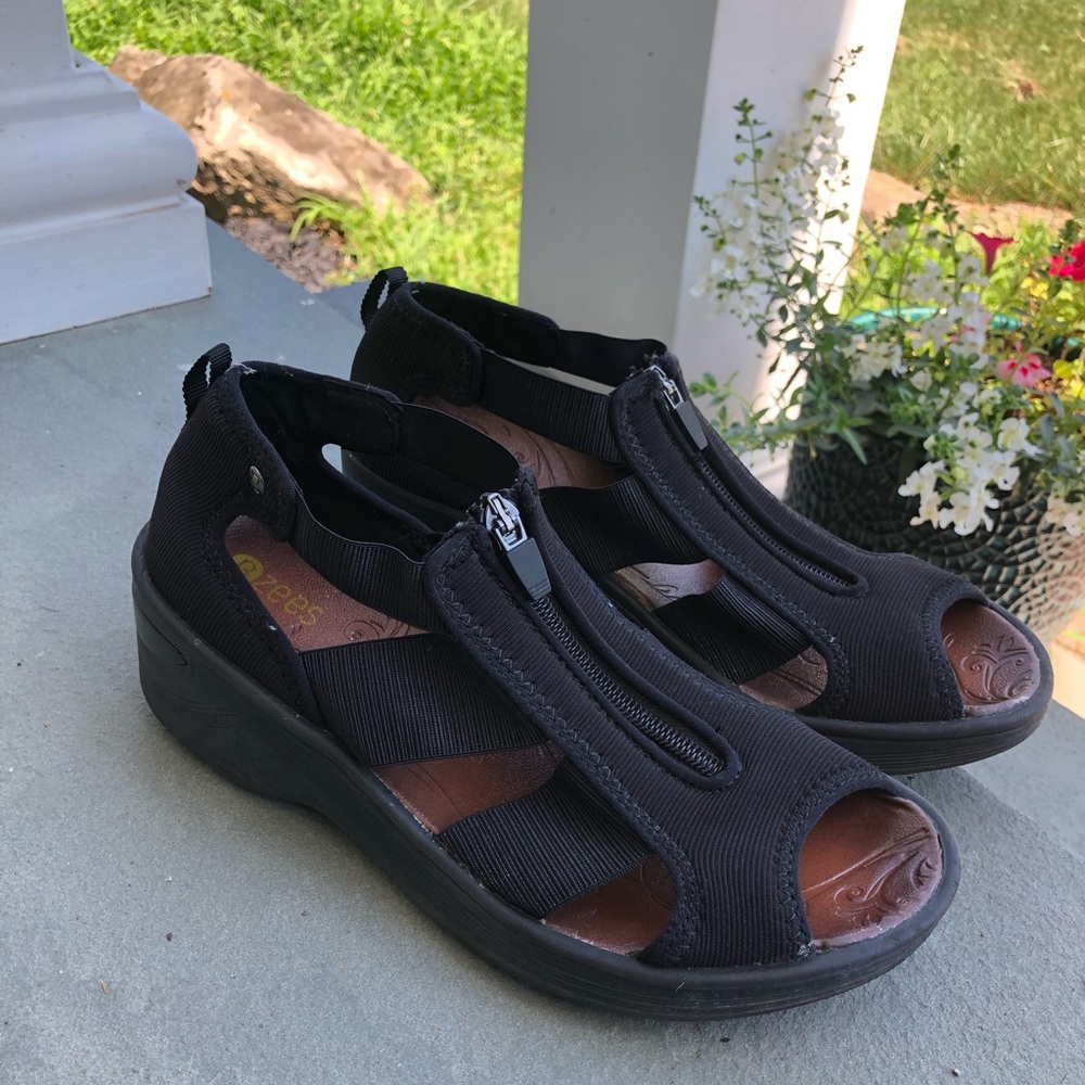 BZees Duet Wedge Sandals